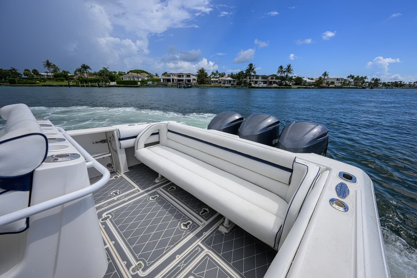 2009 Intrepid 370