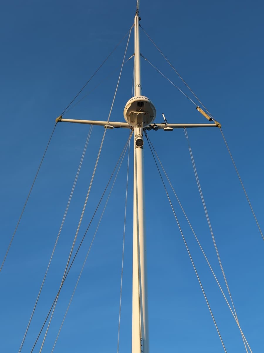 Mast and Radar