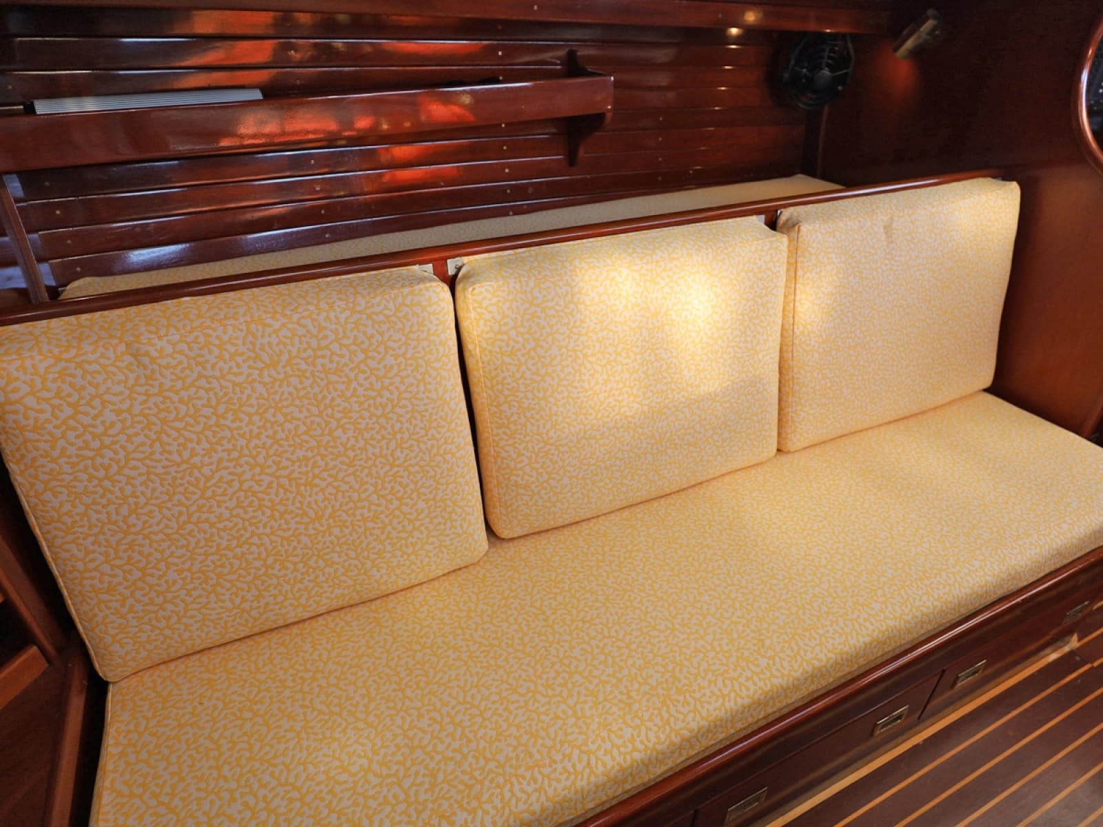 Stbd Settee