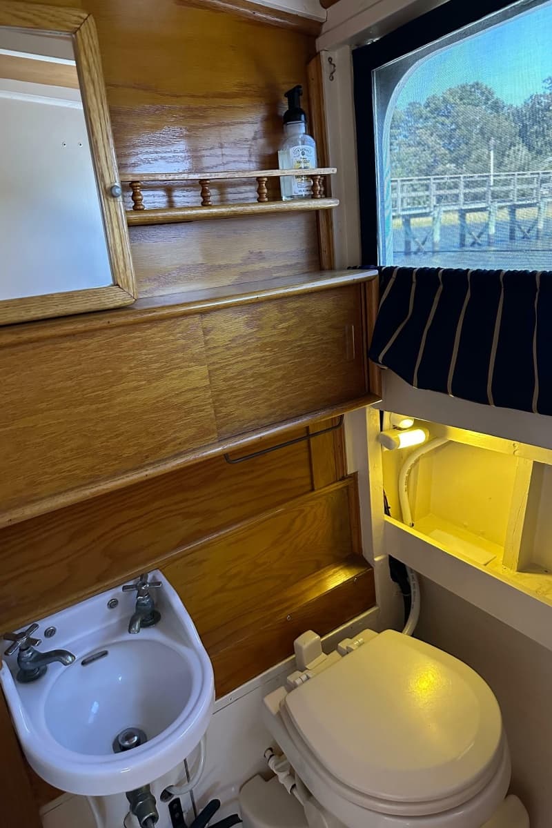 1952 Custom Rose Brothers 32 Flybridge