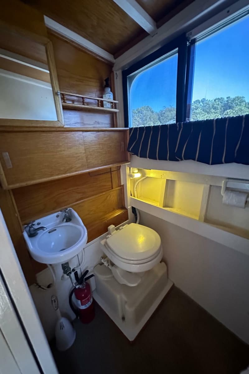 1952 Custom Rose Brothers 32 Flybridge