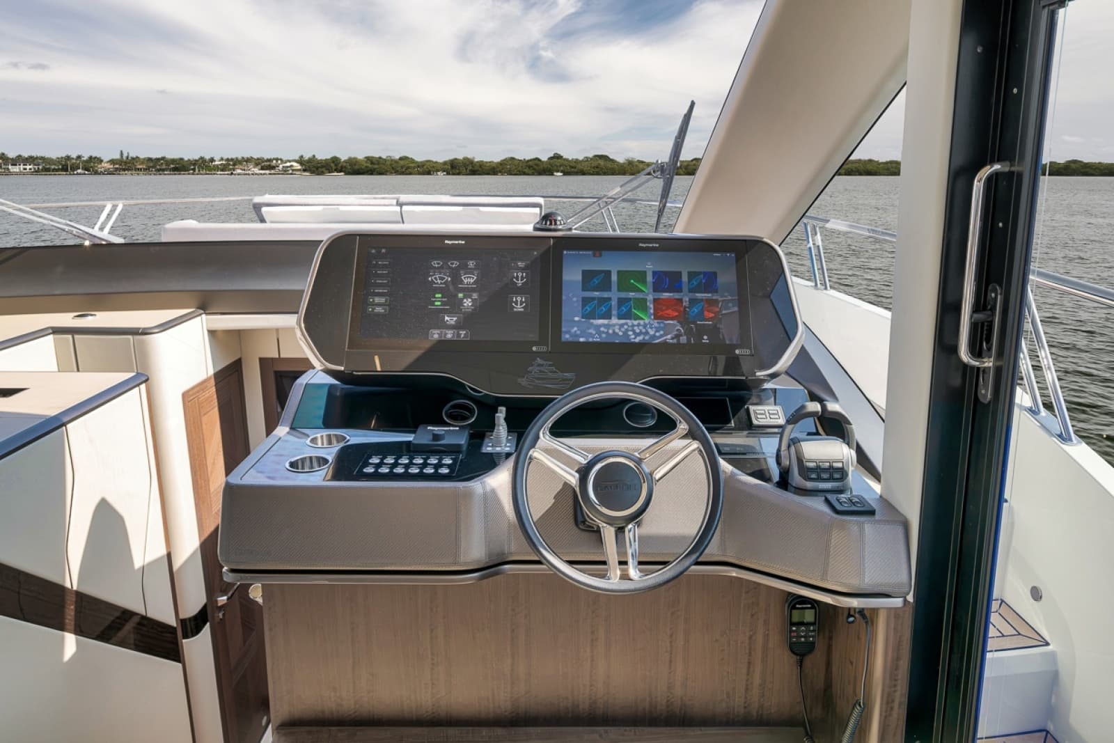 2023 Galeon 