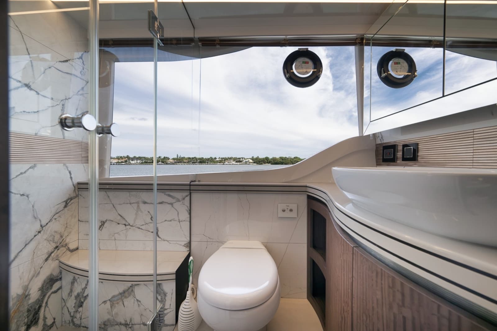 2023 Galeon 