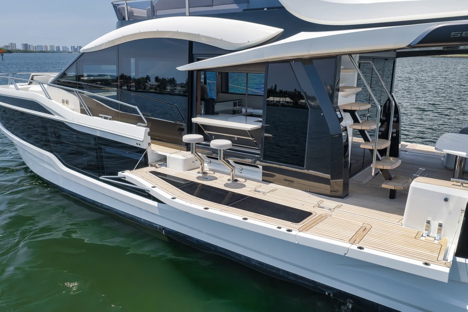 2023 Galeon 
