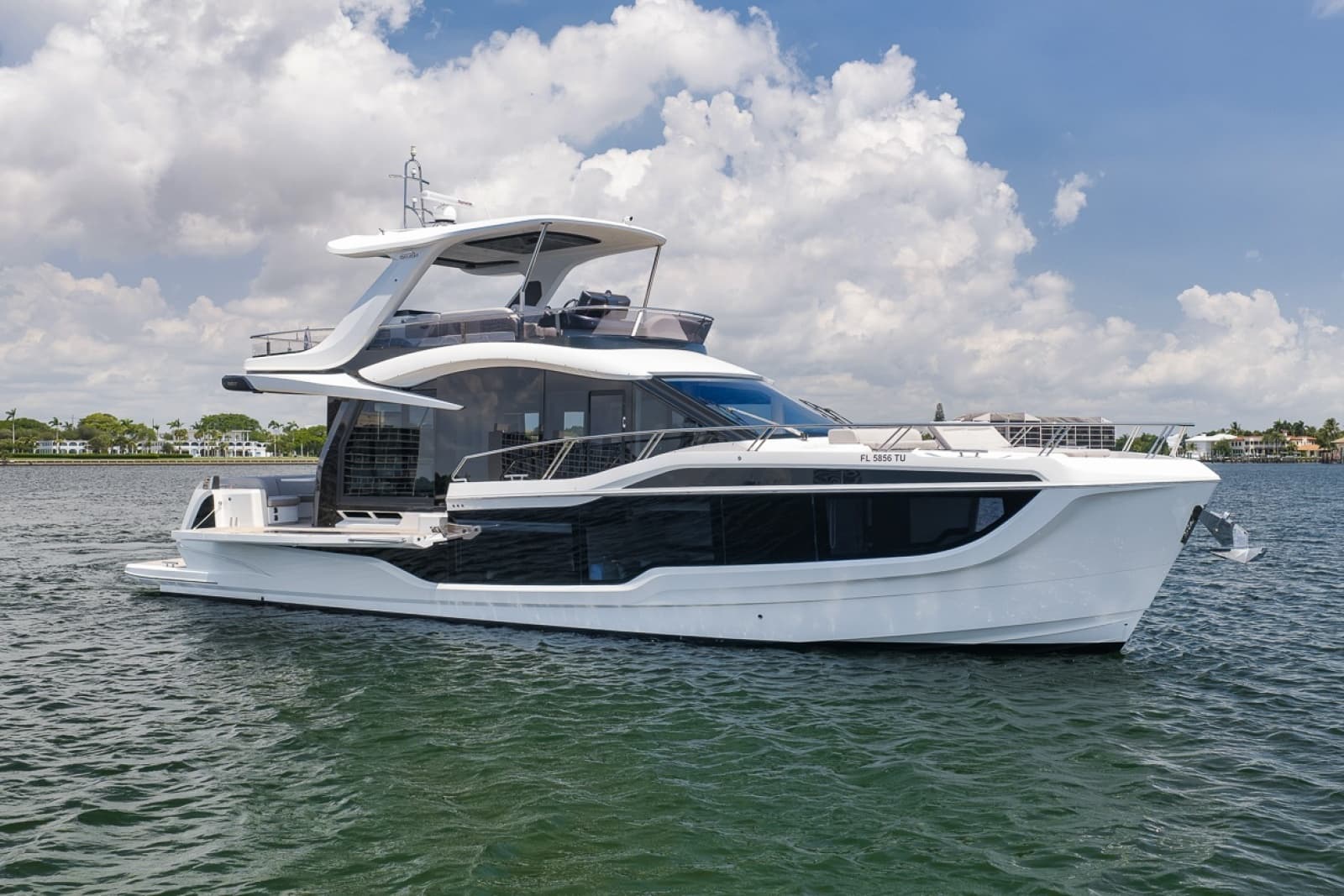 2023 Galeon 