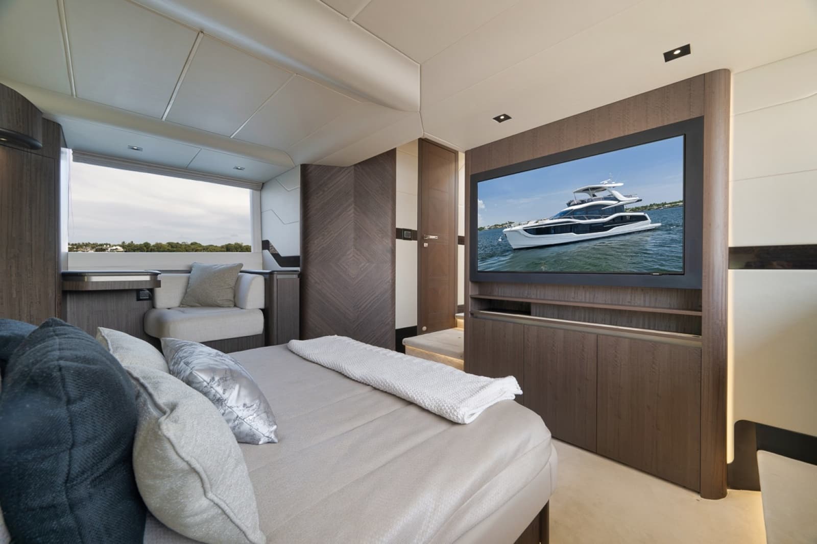 2023 Galeon 