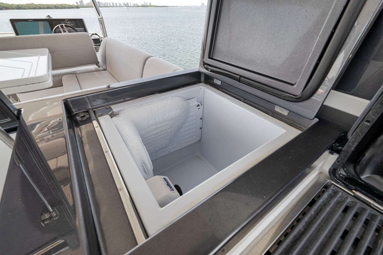 2023 Galeon 