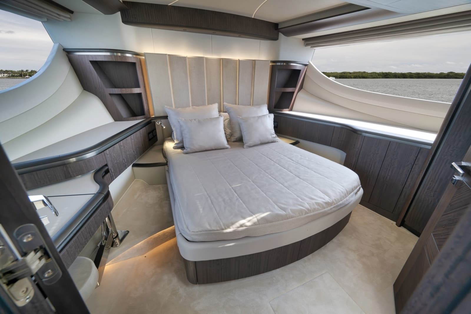 2023 Galeon 