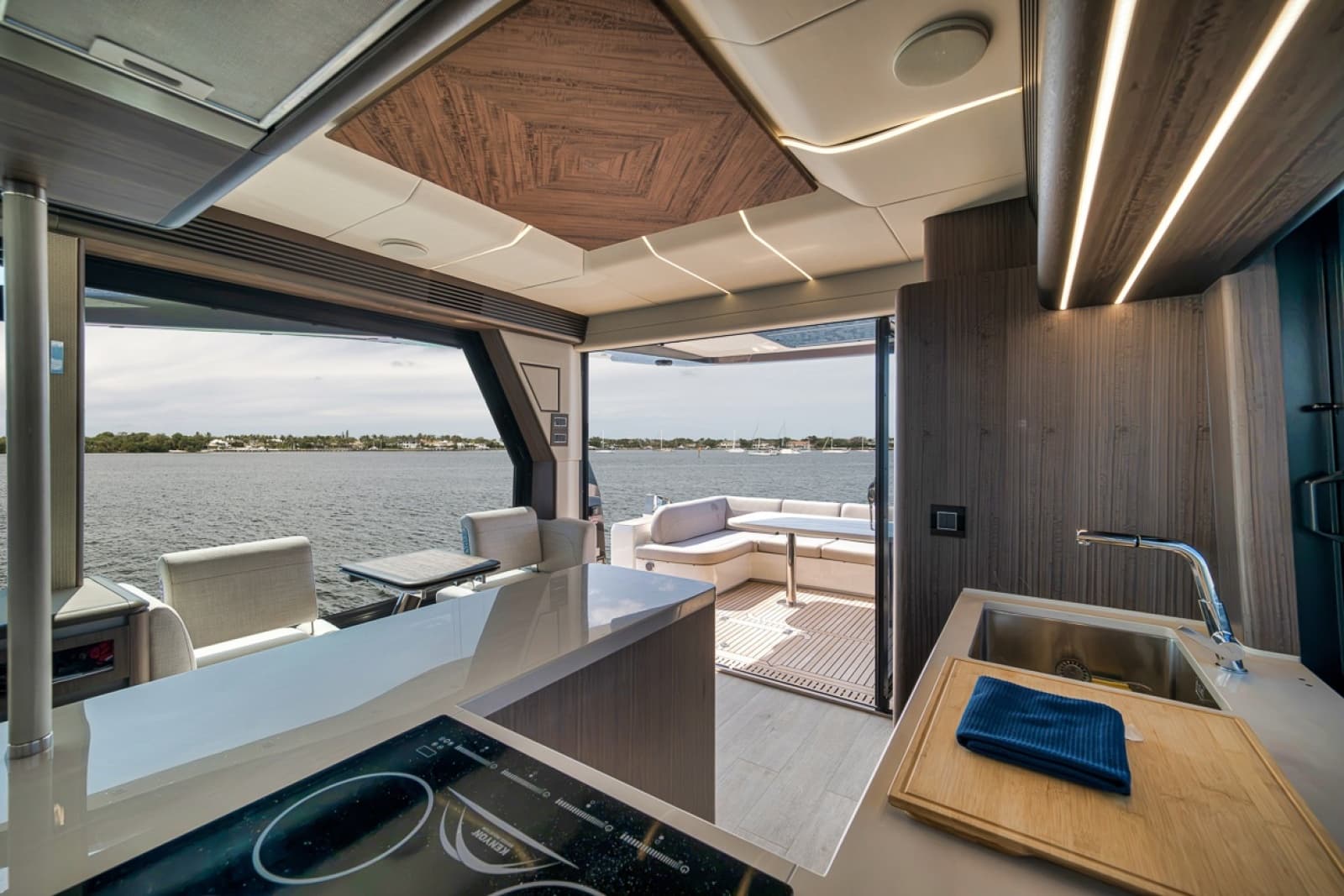 2023 Galeon 