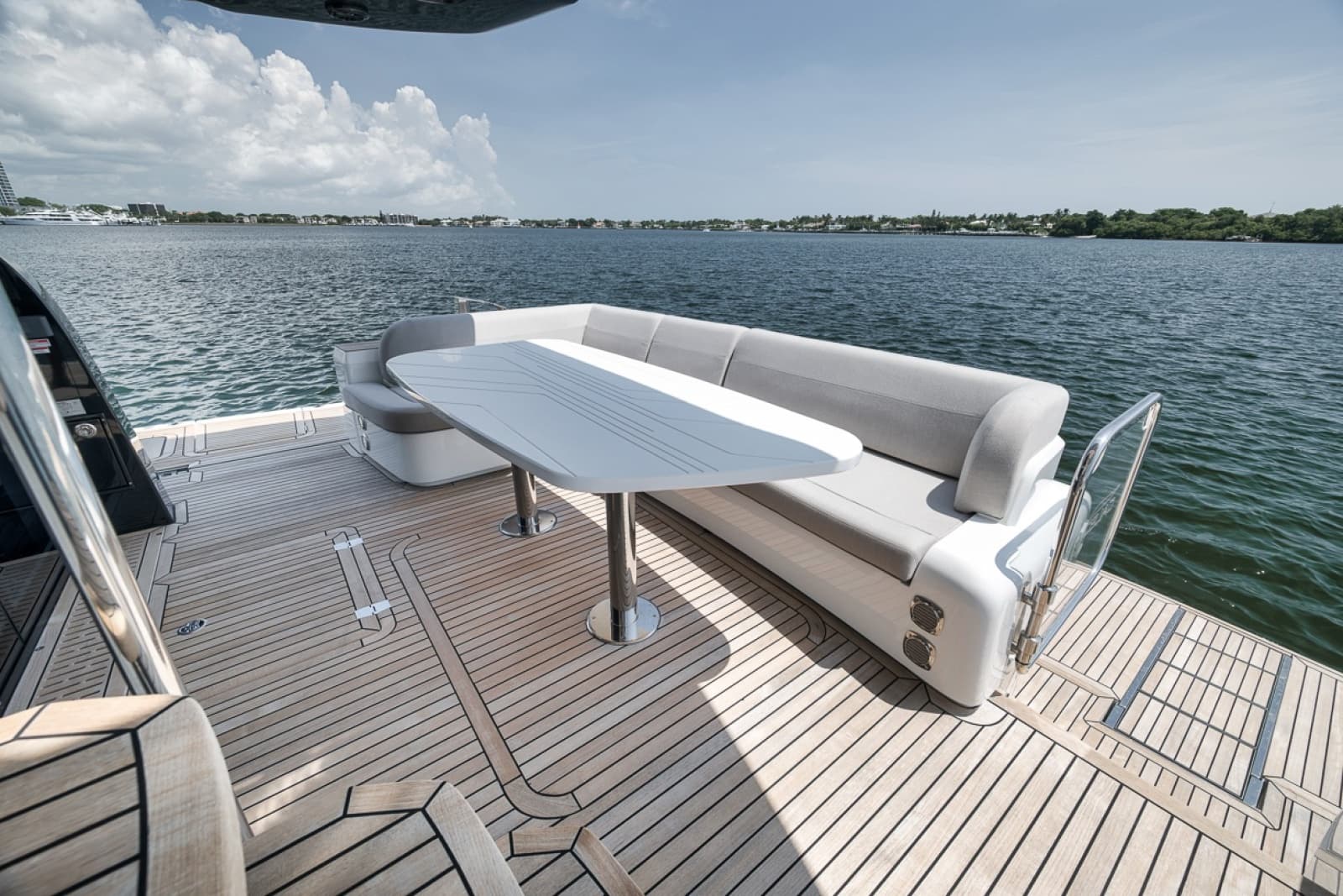2023 Galeon 