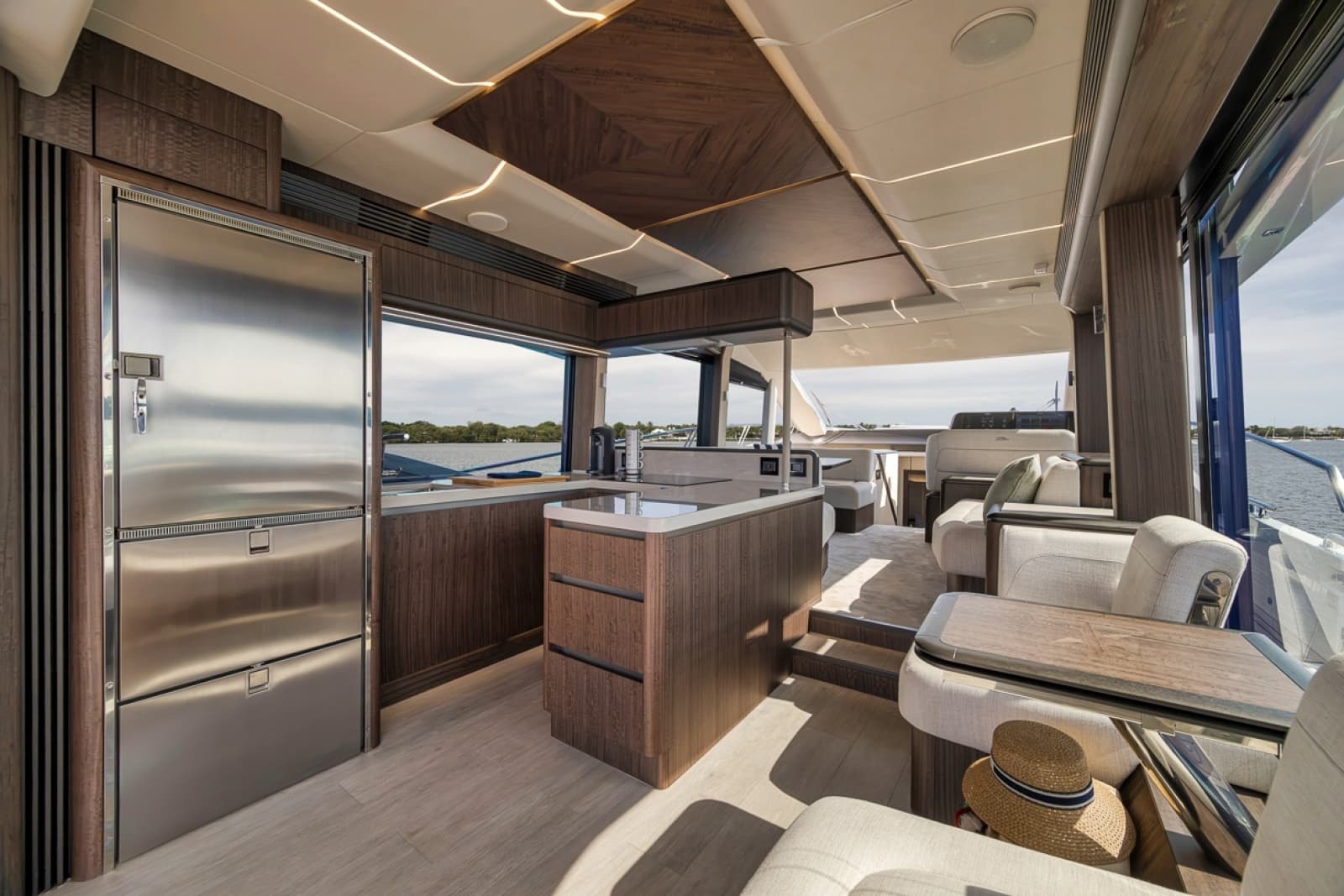 2023 Galeon 
