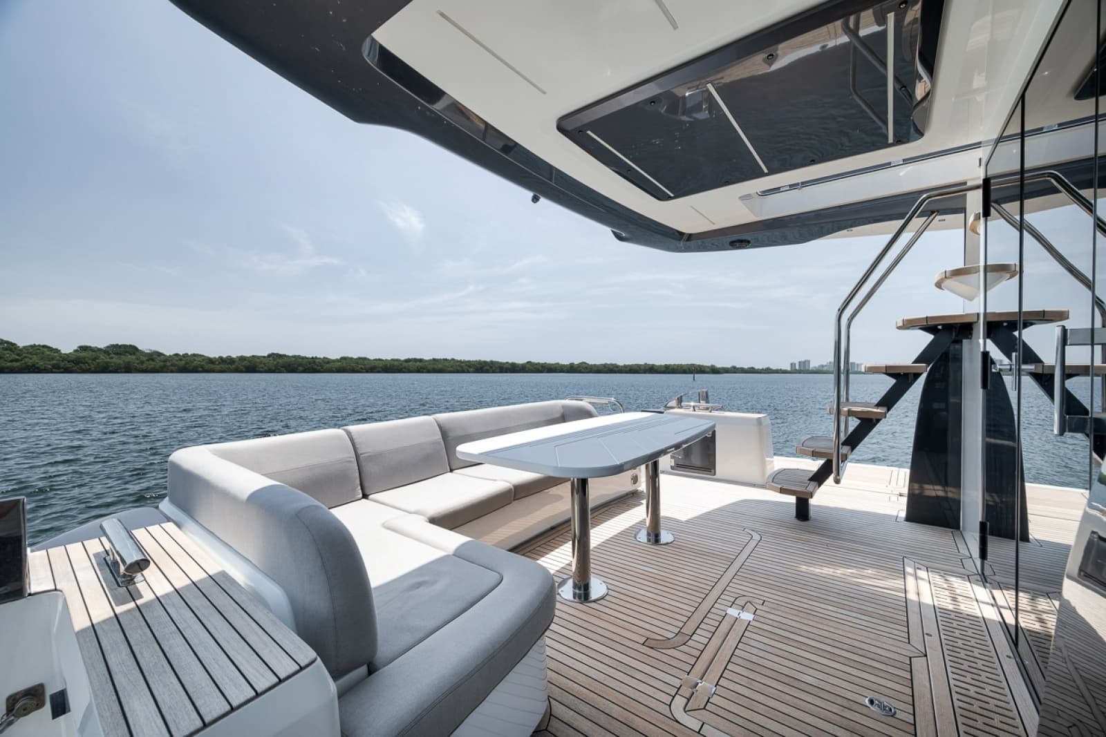 2023 Galeon 