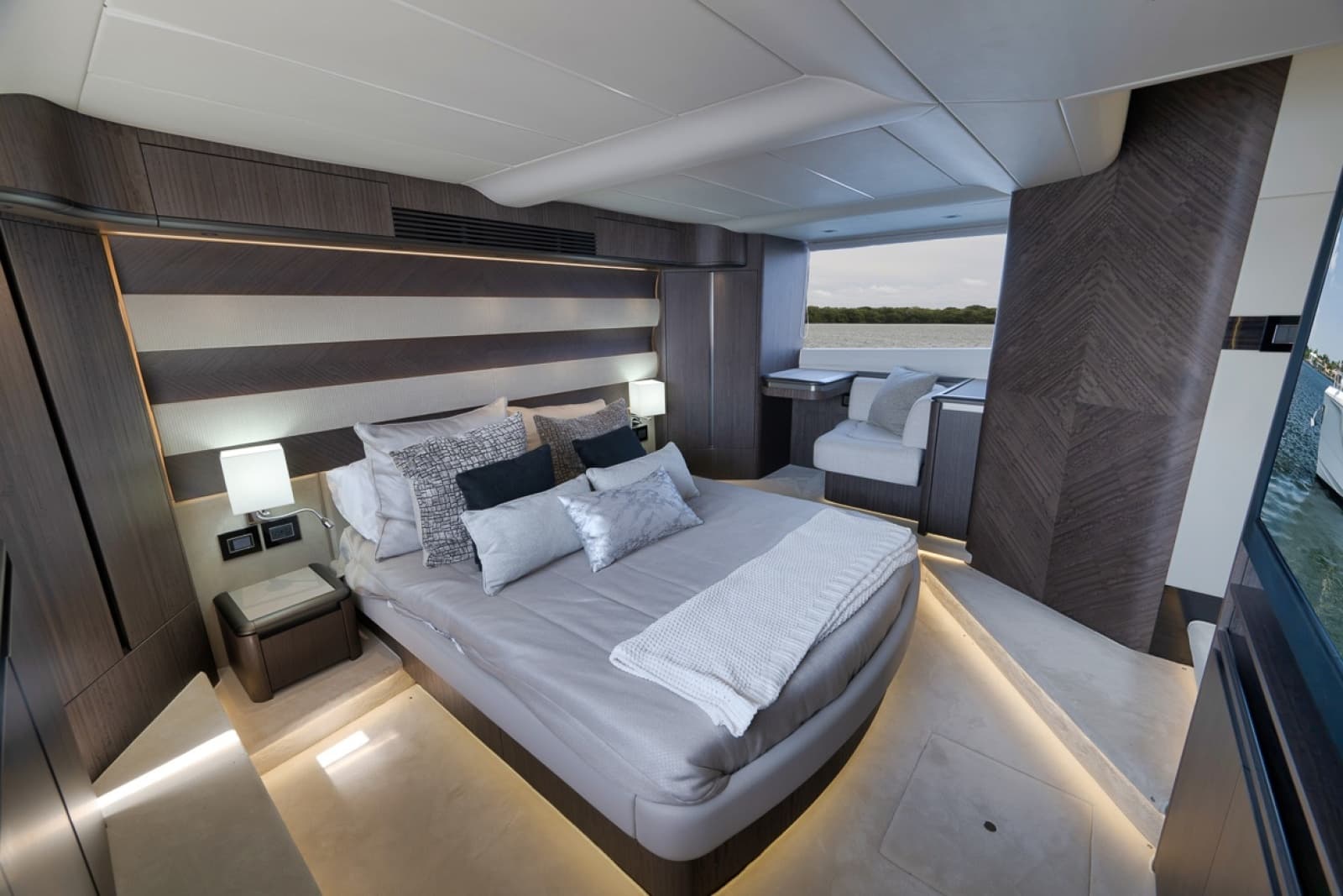 2023 Galeon 