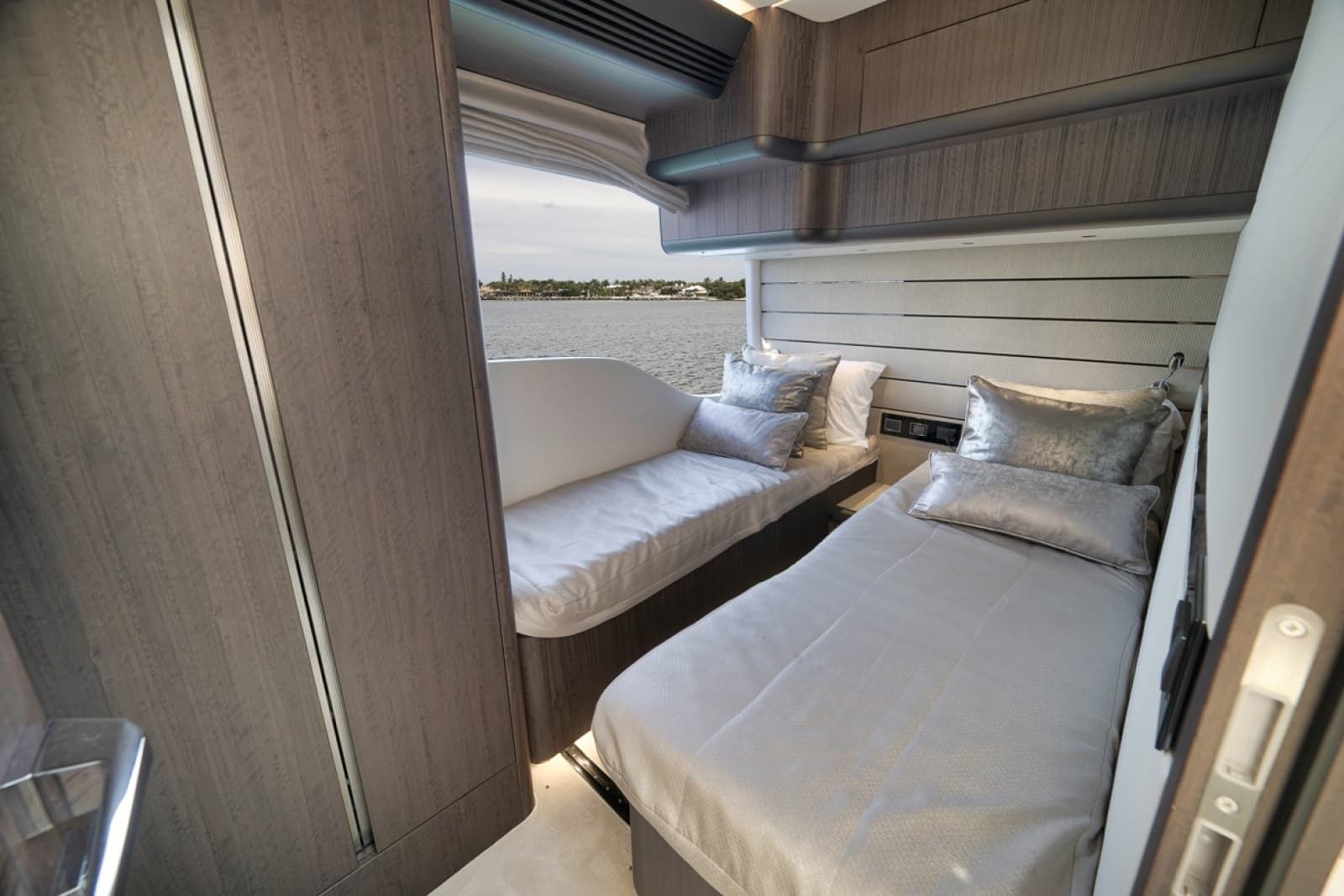 2023 Galeon 