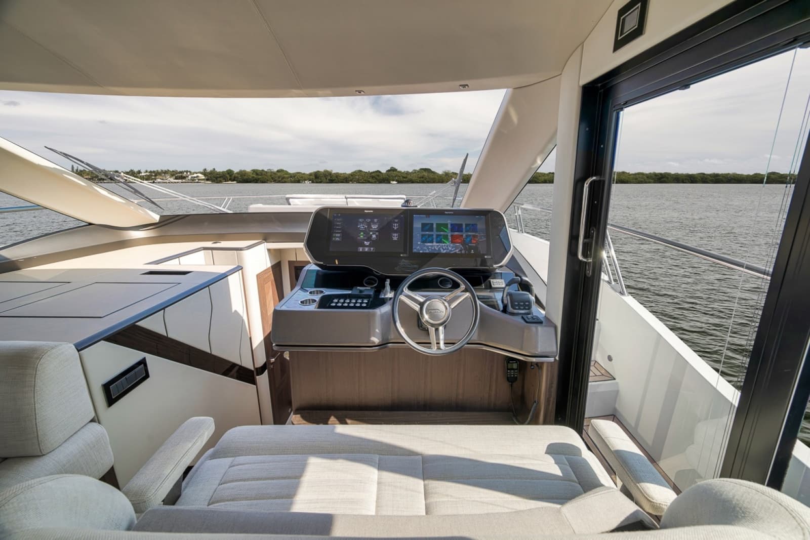 2023 Galeon 