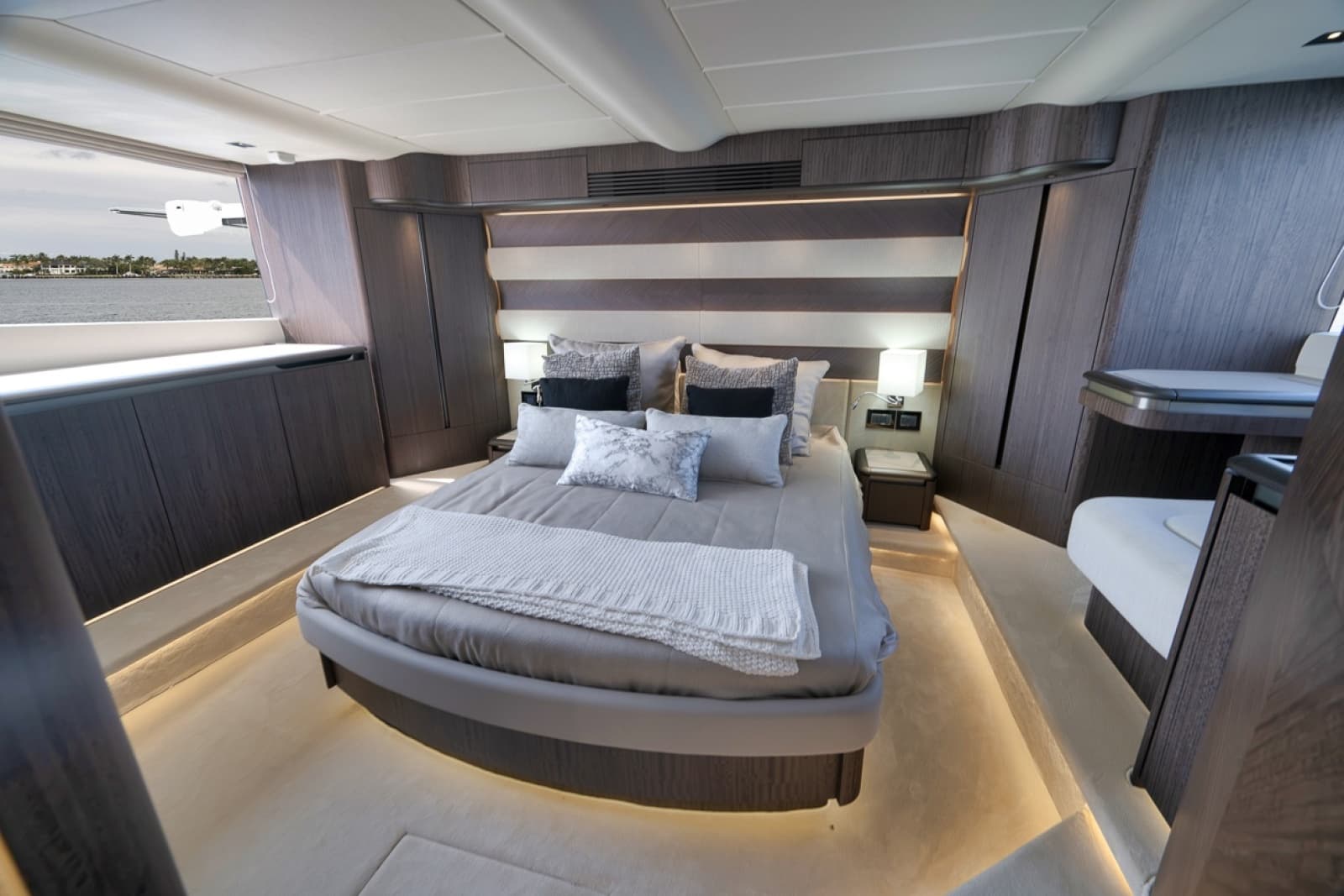 2023 Galeon 