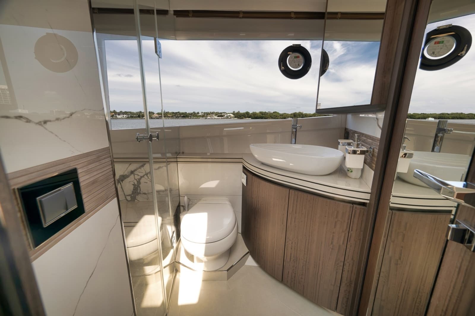 2023 Galeon 