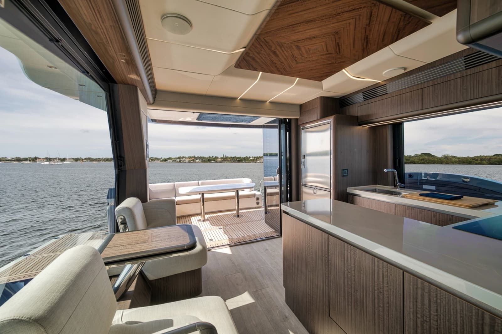 2023 Galeon 