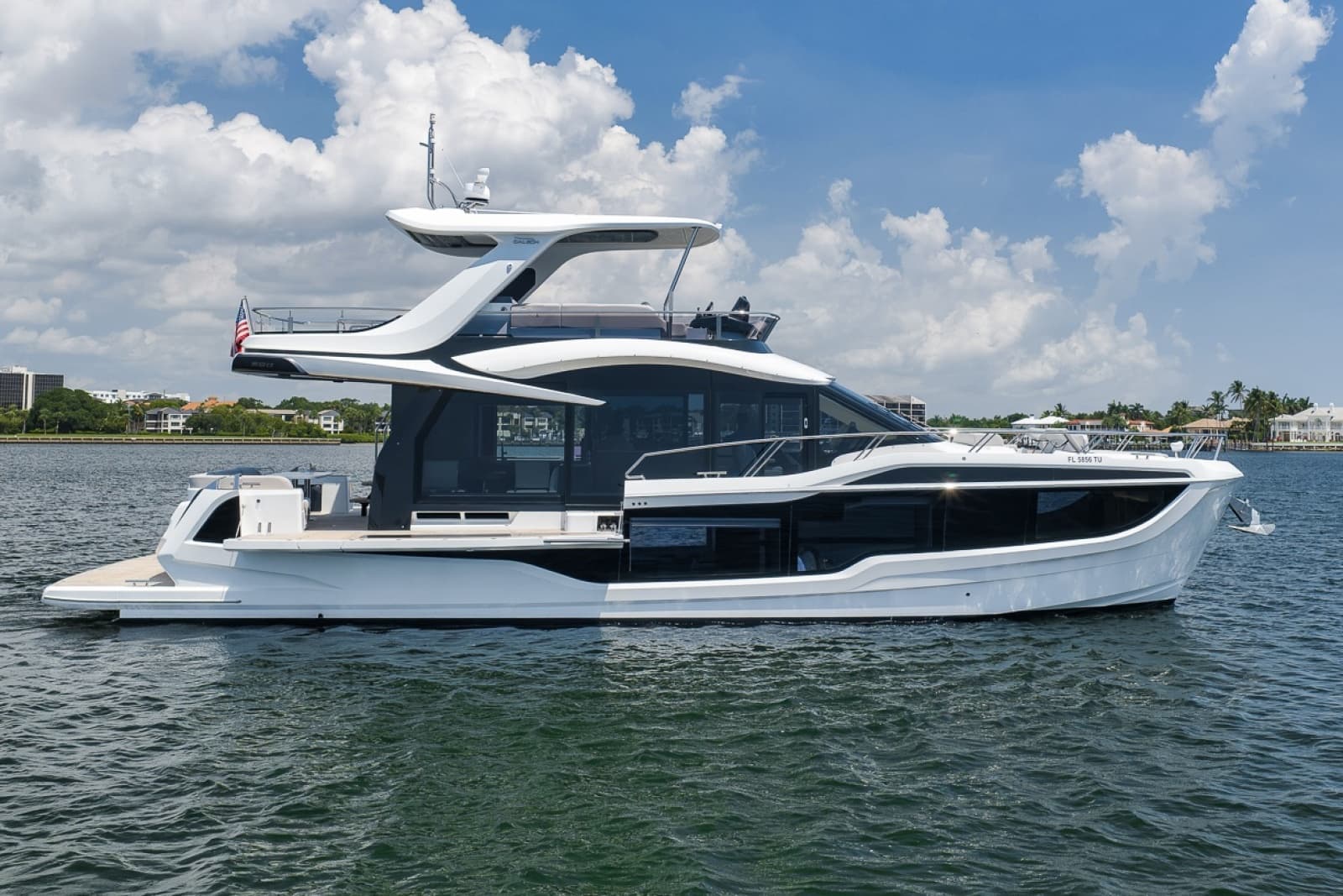 2023 Galeon 