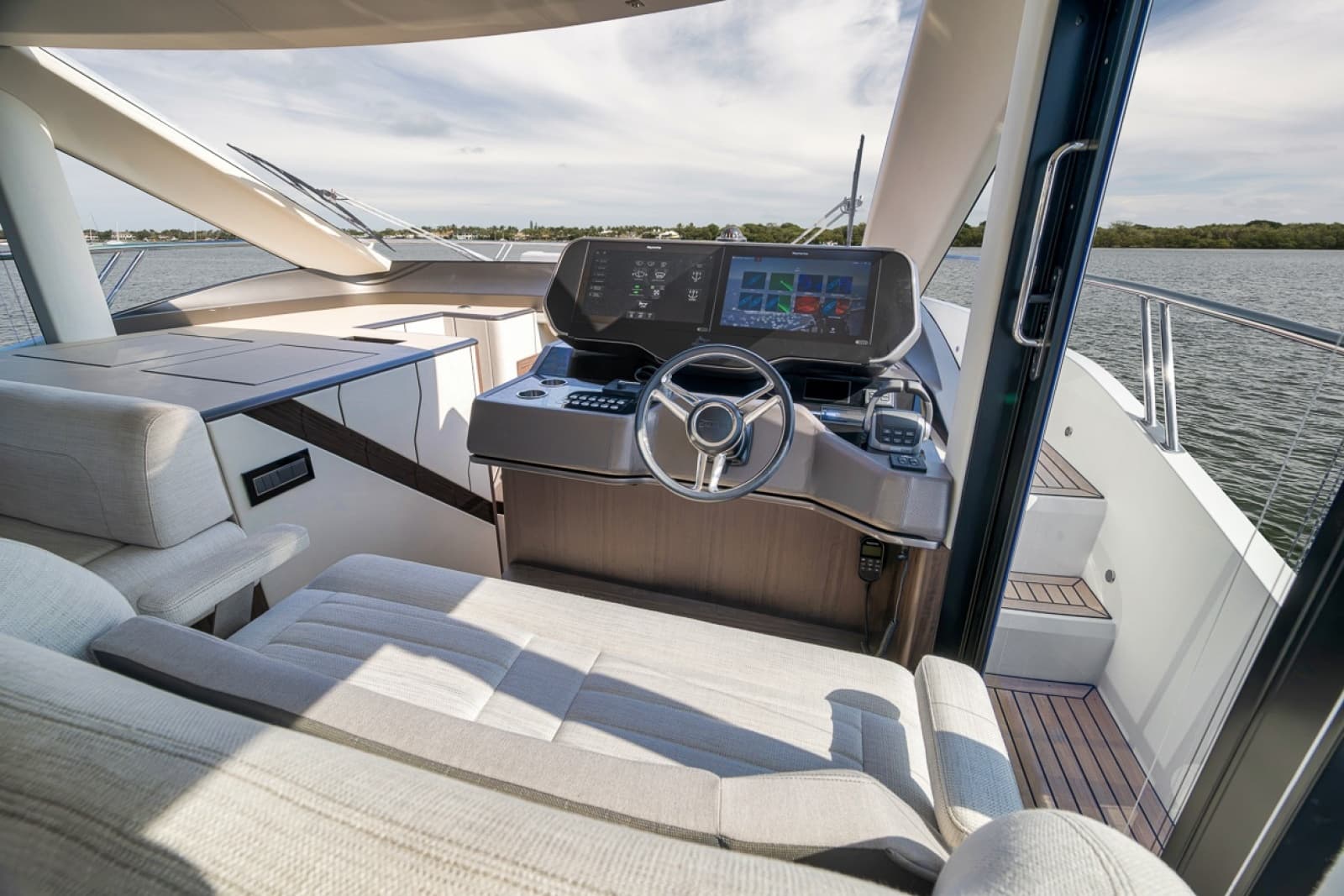 2023 Galeon 