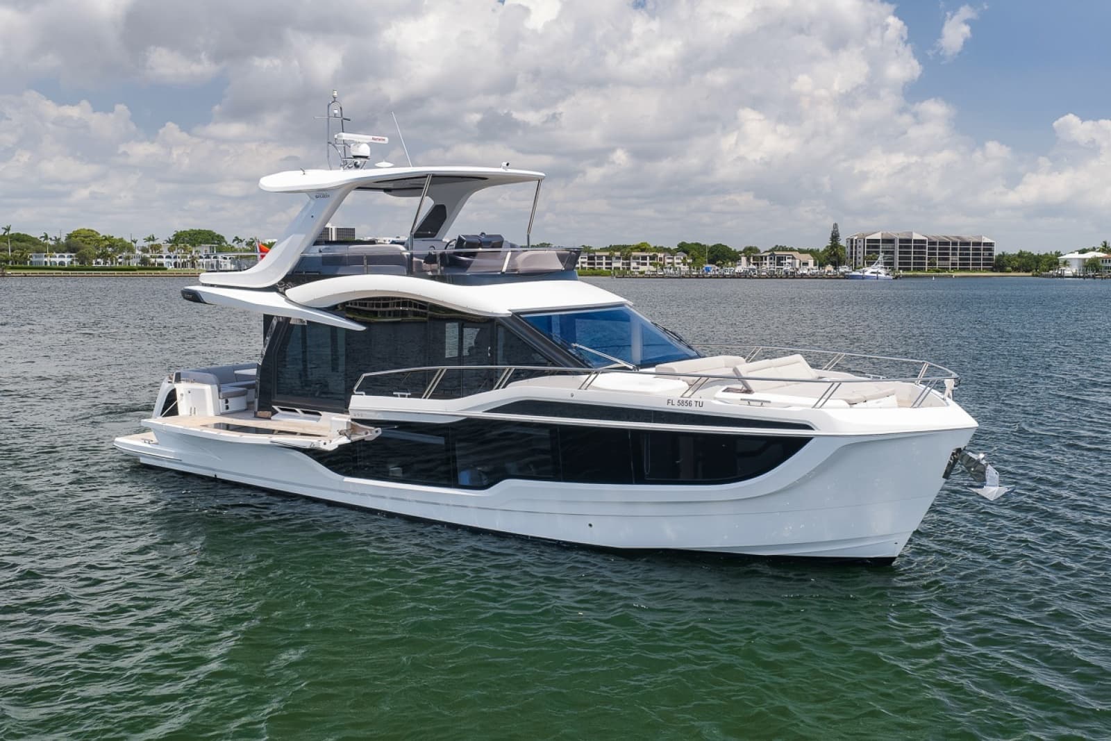 2023 Galeon 