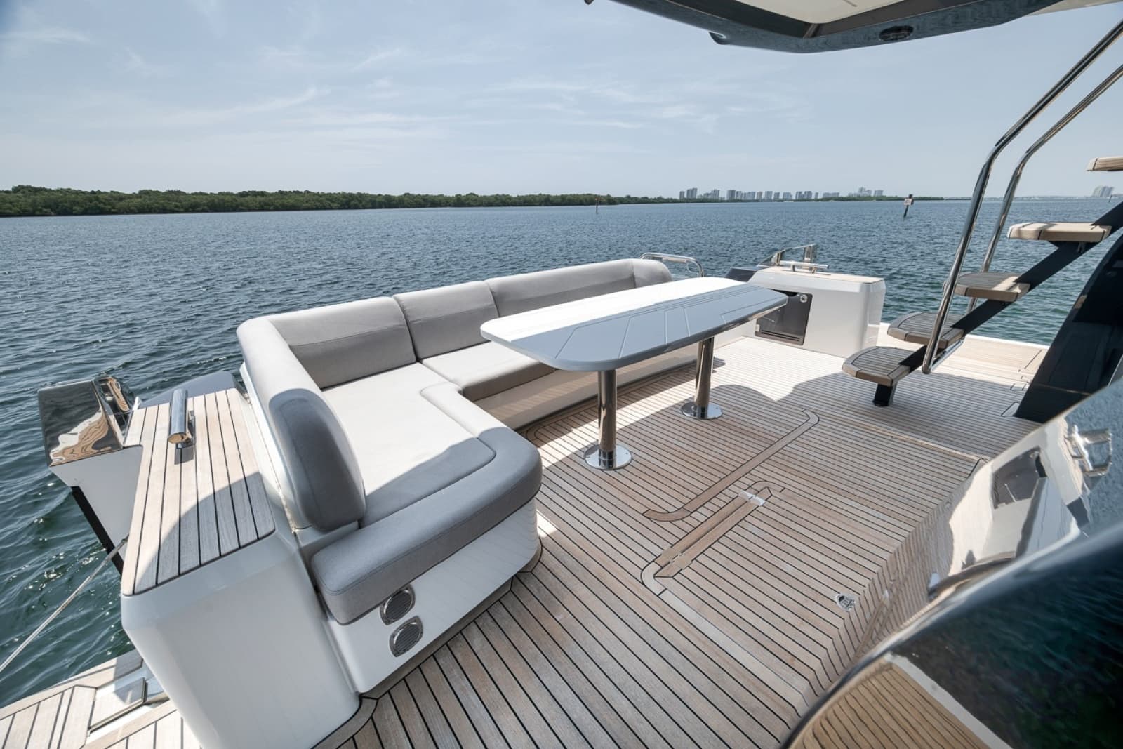 2023 Galeon 