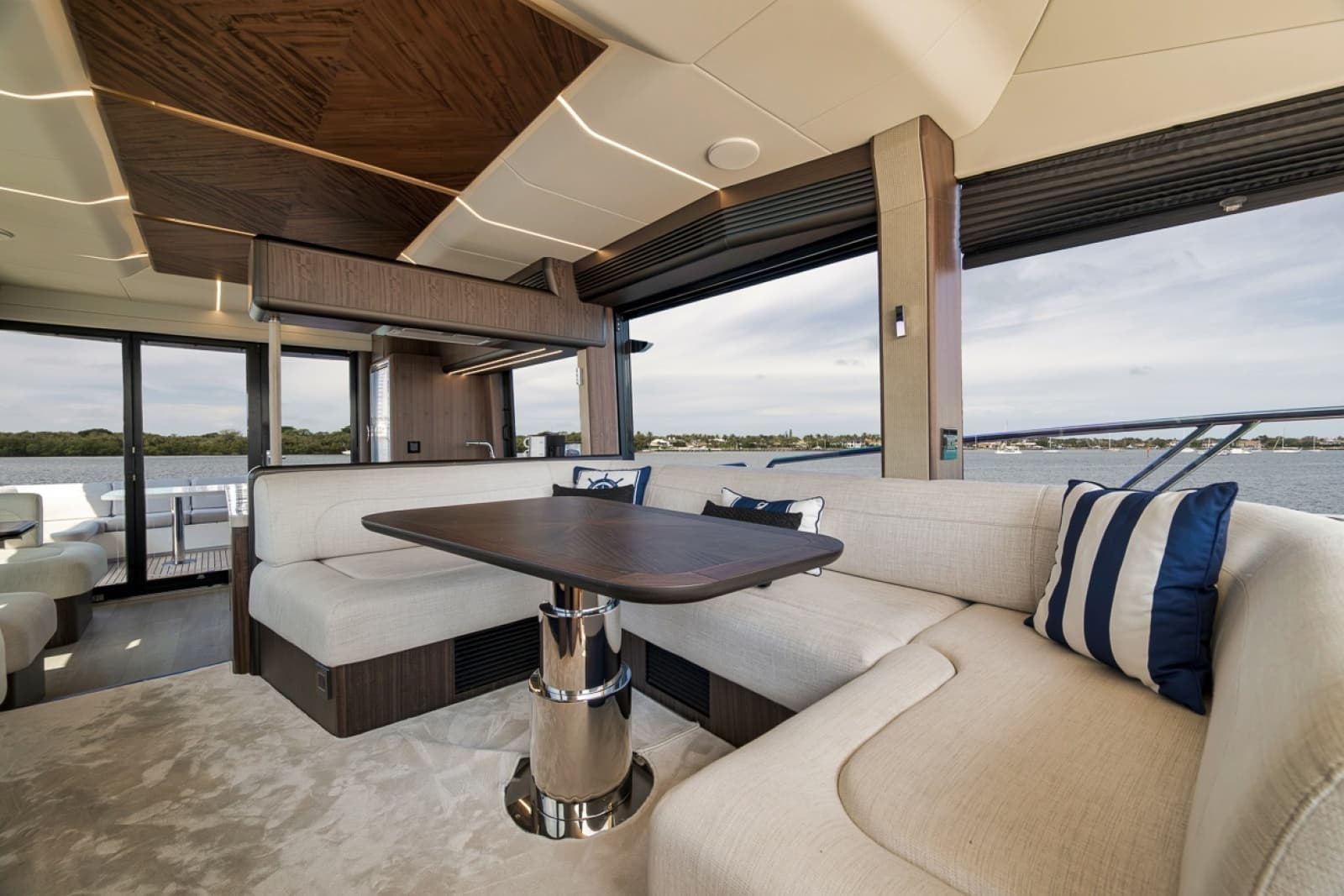 2023 Galeon 
