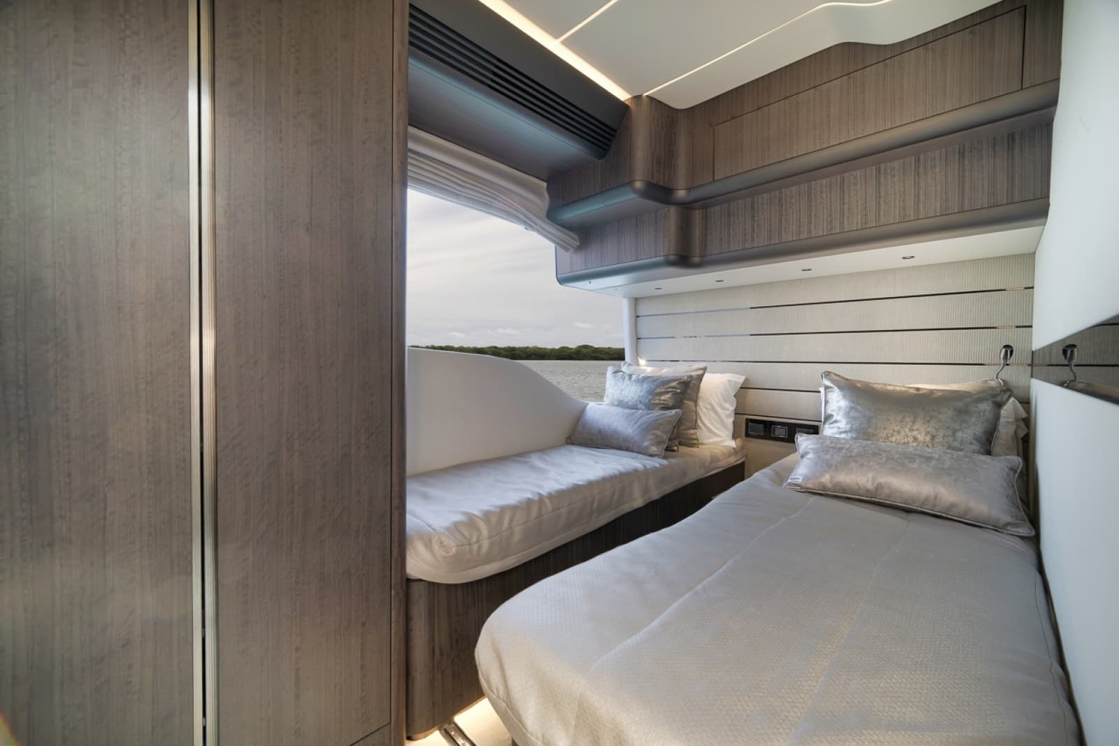 2023 Galeon 