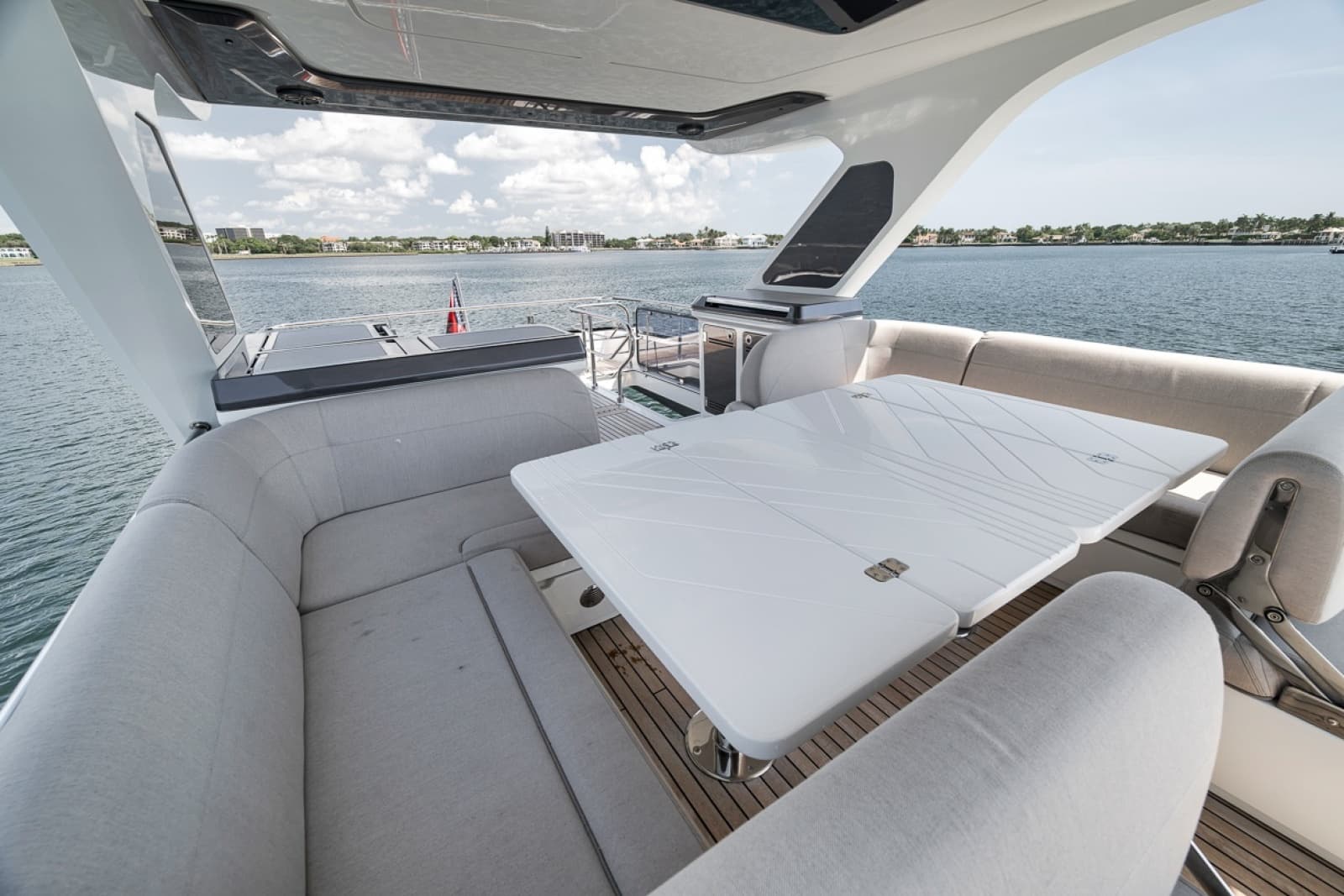 2023 Galeon 