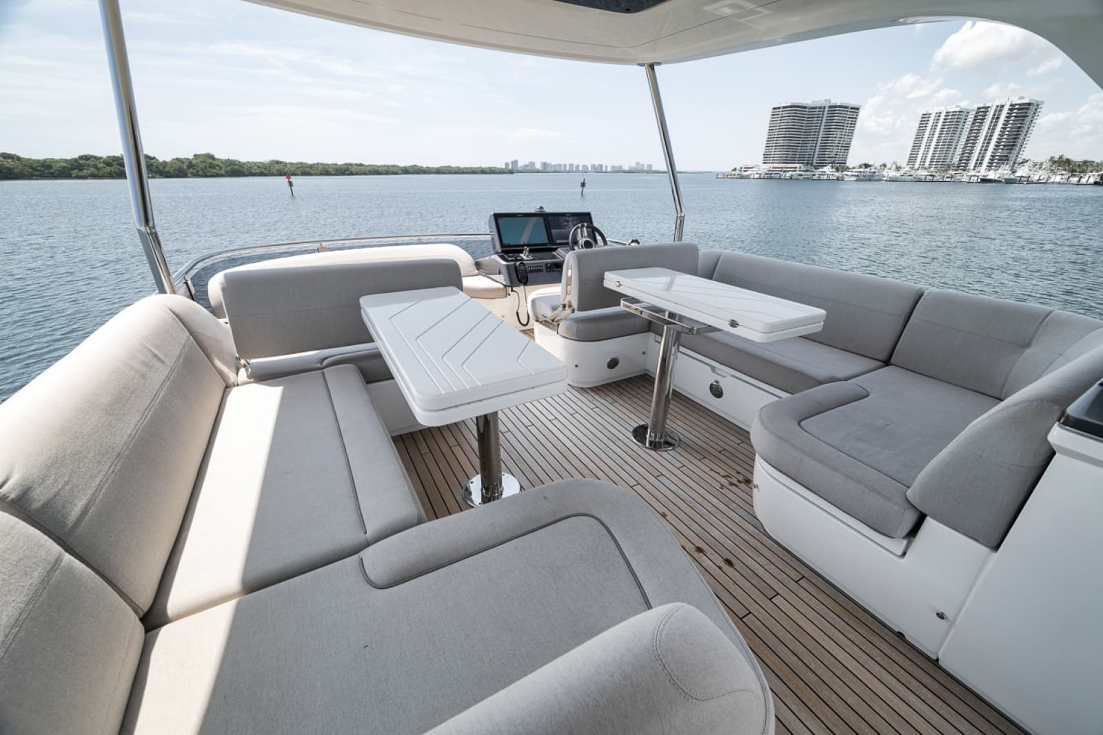 2023 Galeon 
