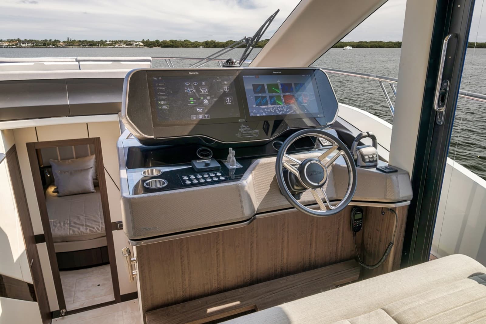 2023 Galeon 