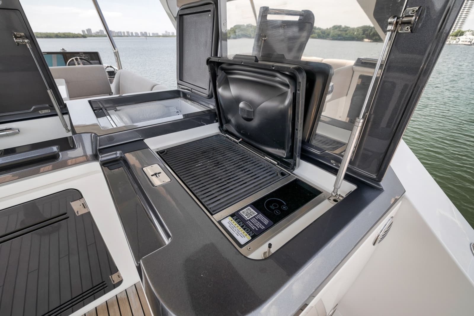 2023 Galeon 