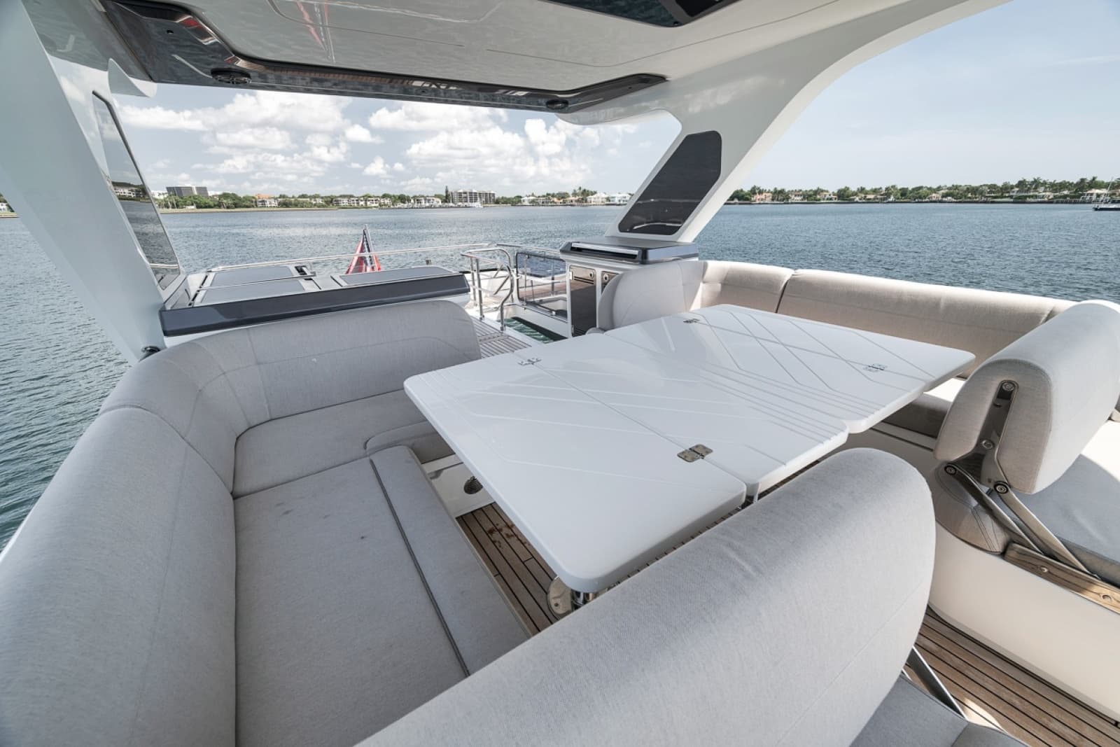 2023 Galeon 