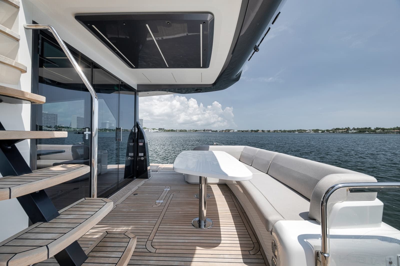 2023 Galeon 