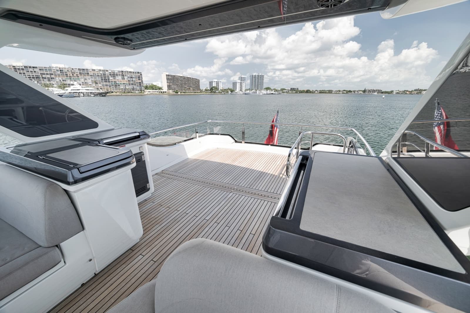 2023 Galeon 