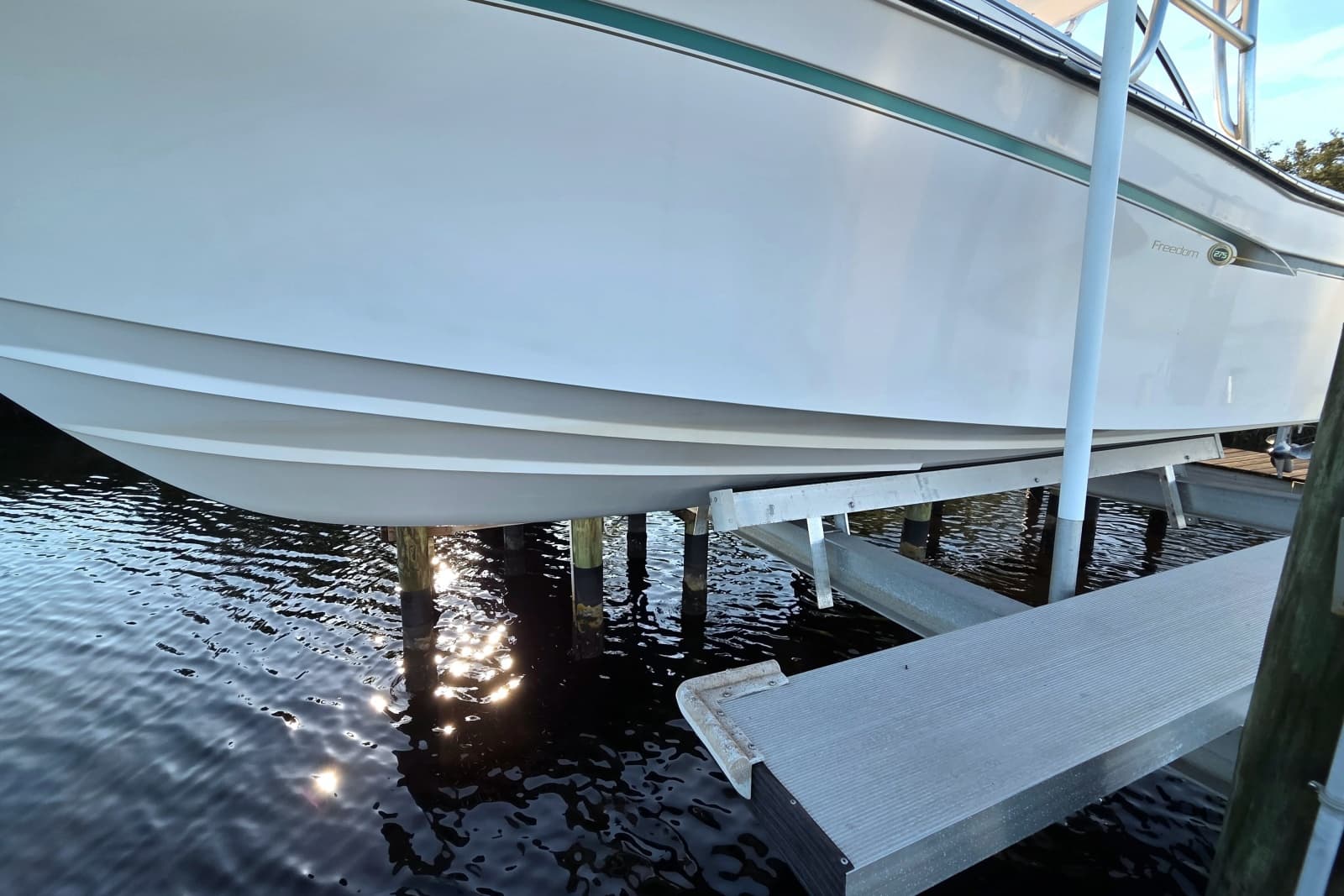 2013 Grady-White Freedom 275