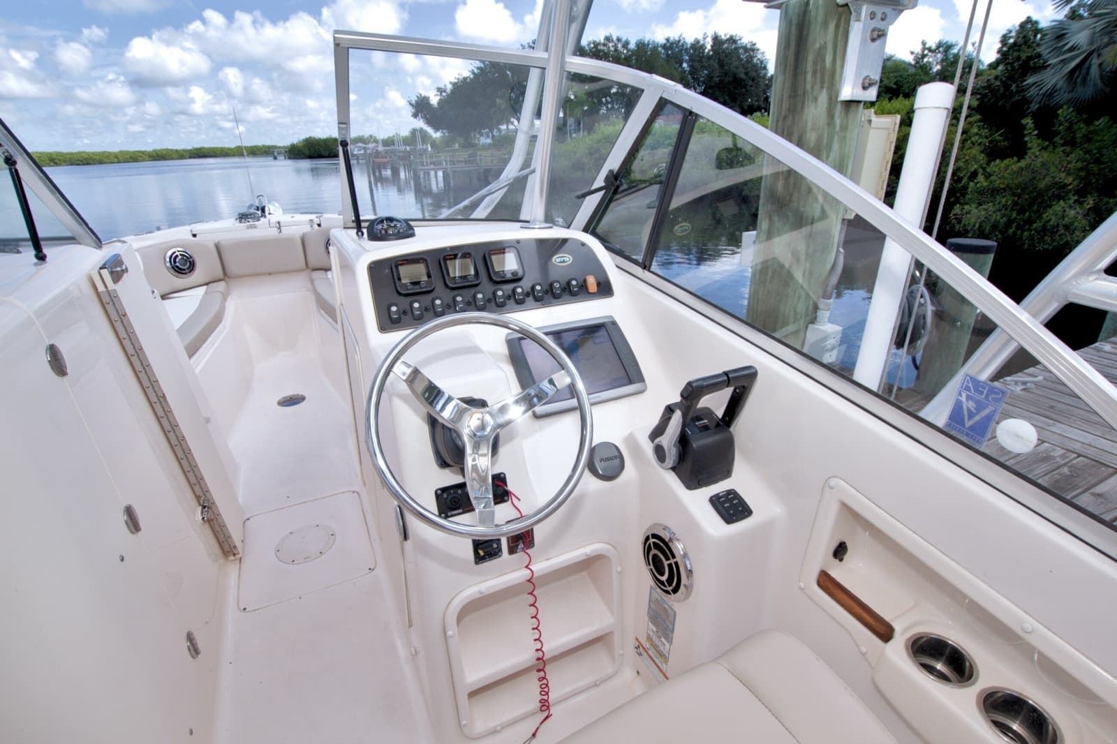 2013 Grady-White Freedom 275