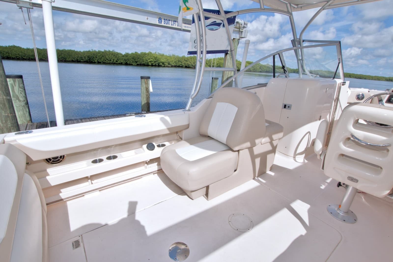 2013 Grady-White Freedom 275