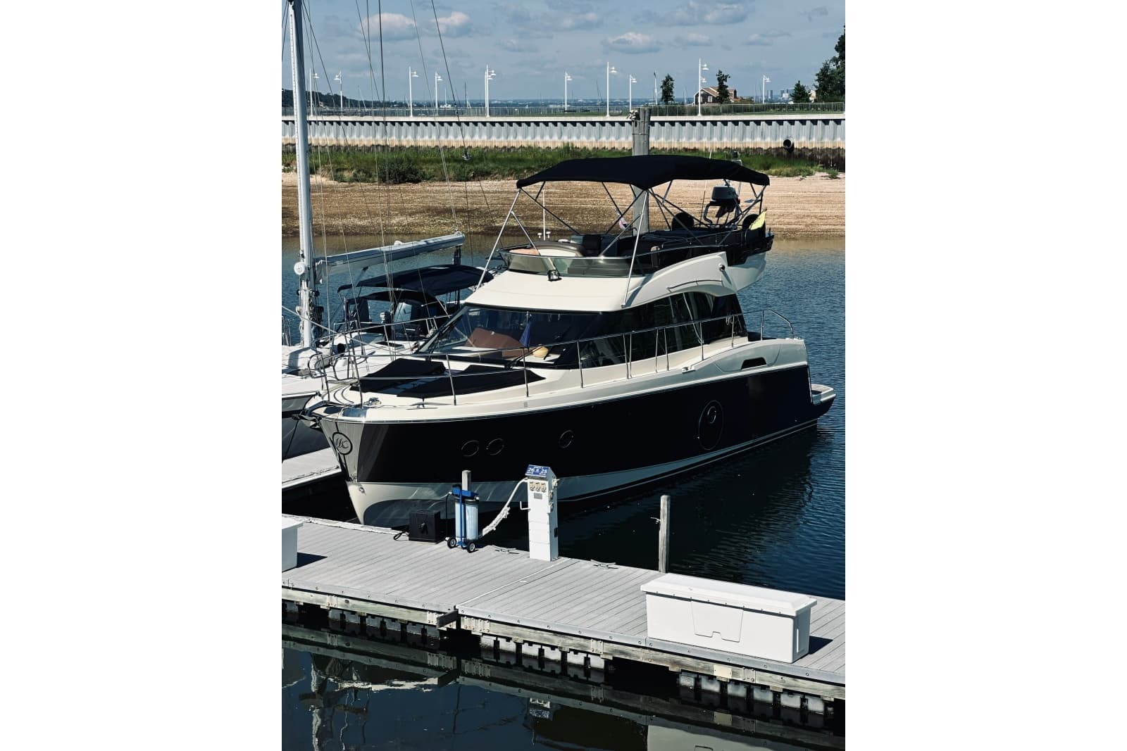 2016 Monte Carlo Yachts MC4