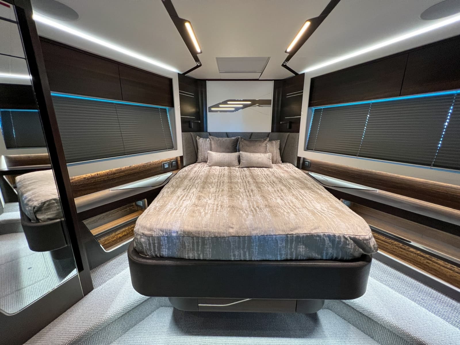 2023 Sunseeker Predator 65