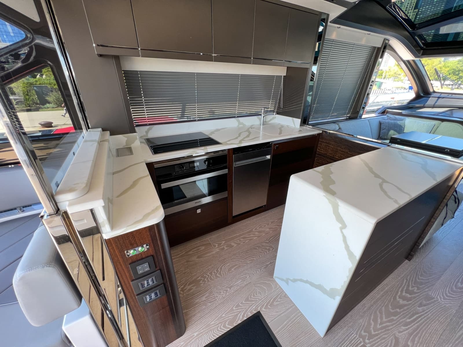 2023 Sunseeker Predator 65
