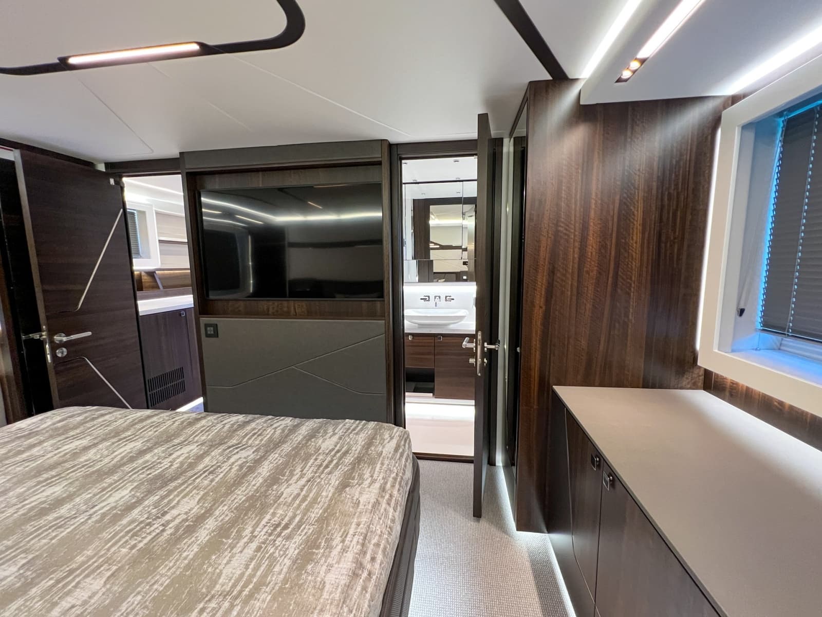 2023 Sunseeker Predator 65