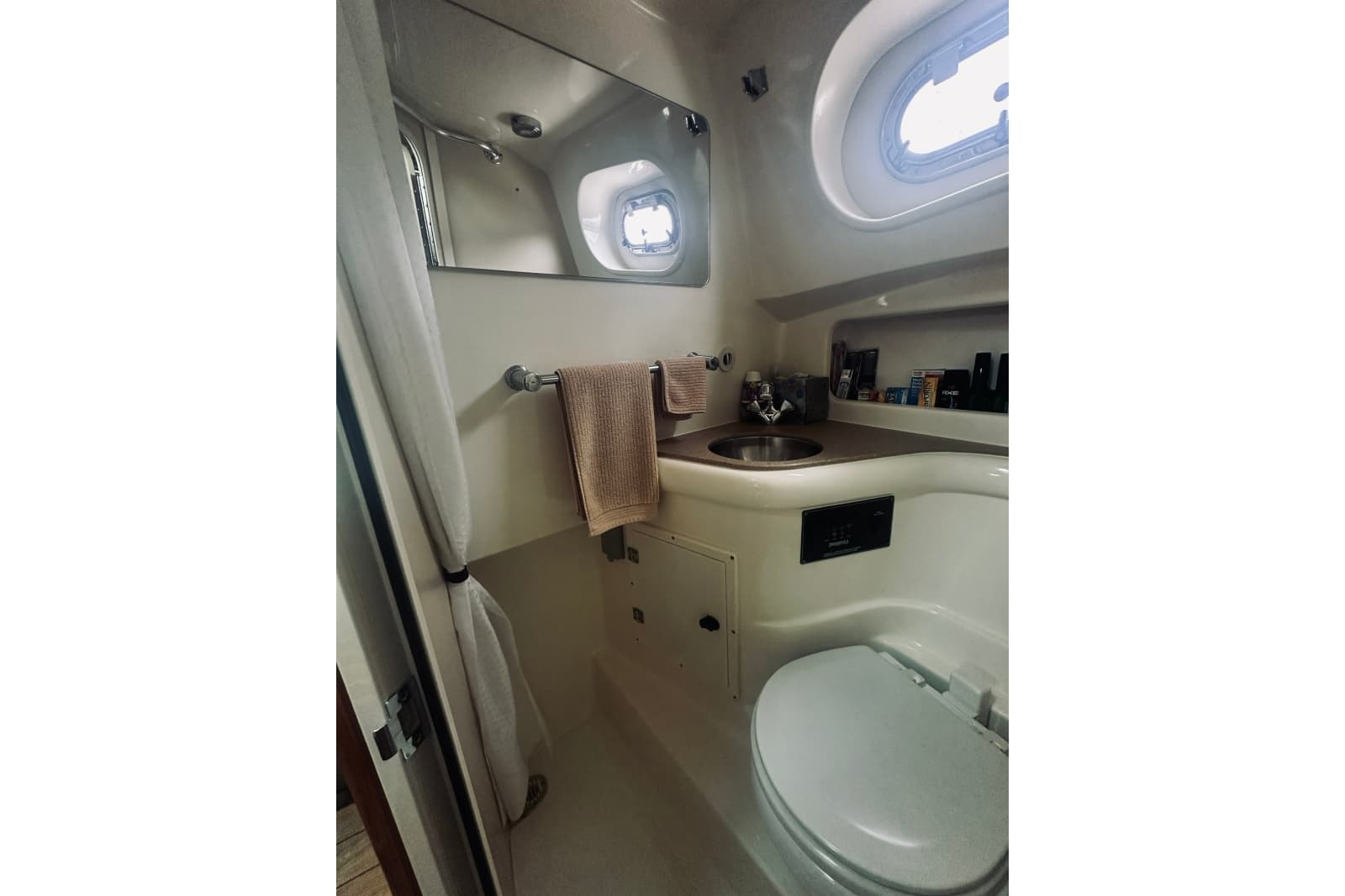 2008 Pursuit 335 Offshore