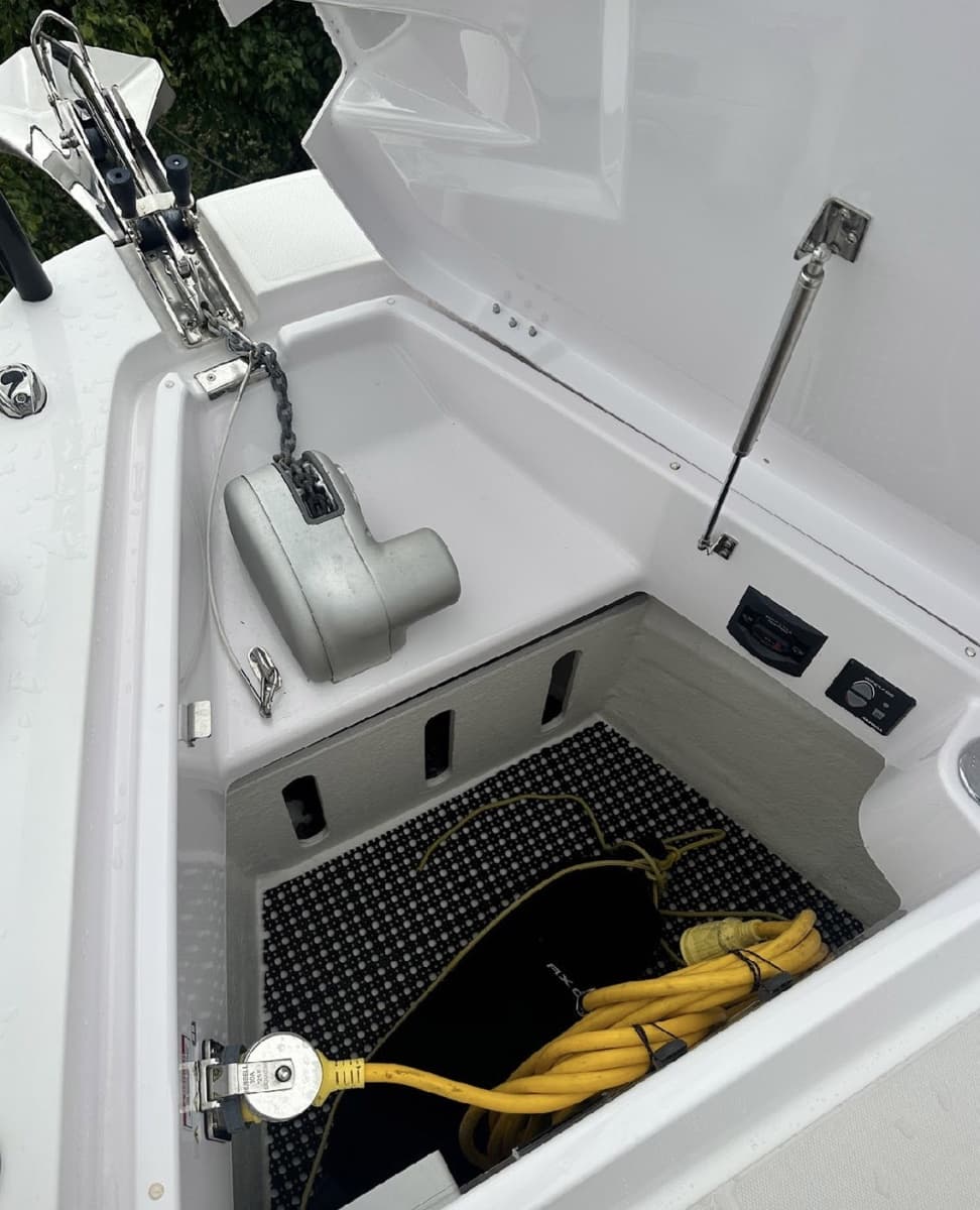 2021 Axopar 37 XC Cross Cabin