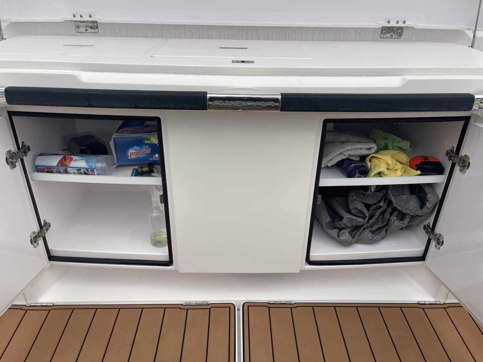 2021 Axopar 37 XC Cross Cabin