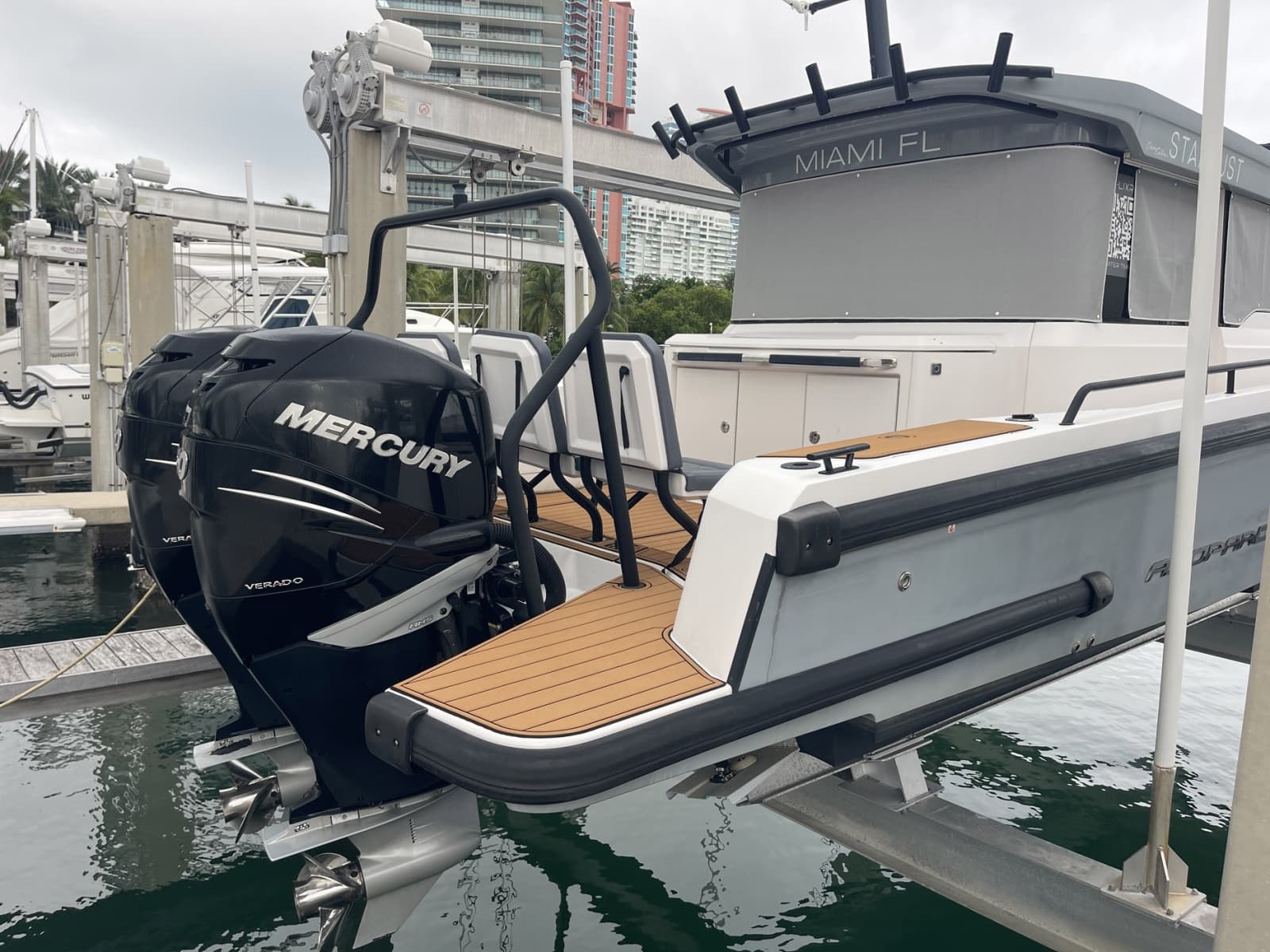 2021 Axopar 37 XC Cross Cabin