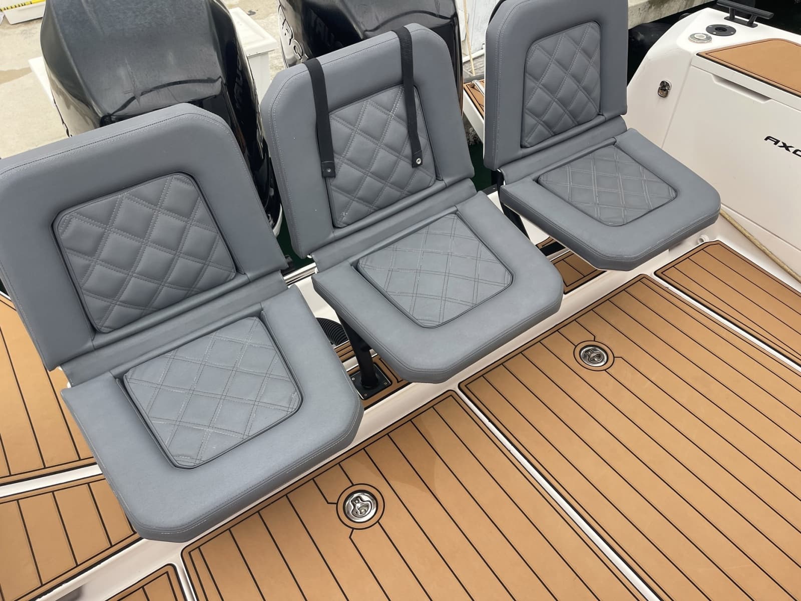 2021 Axopar 37 XC Cross Cabin