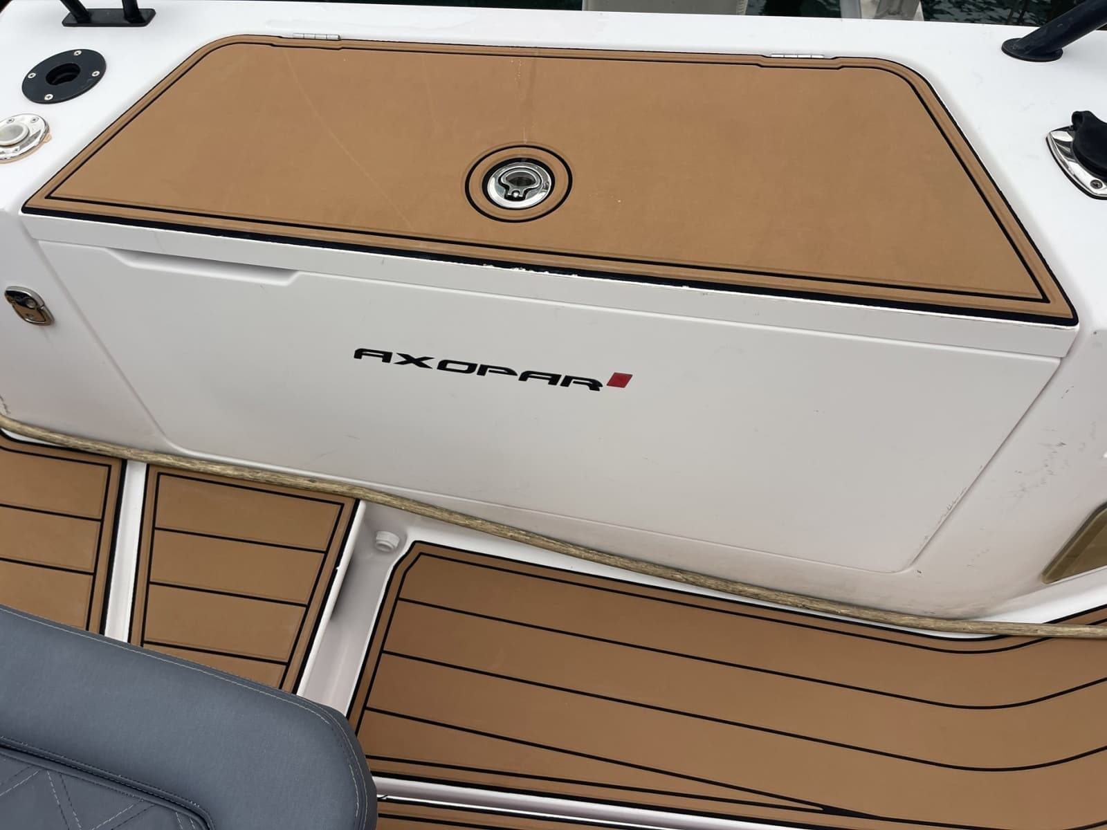 2021 Axopar 37 XC Cross Cabin