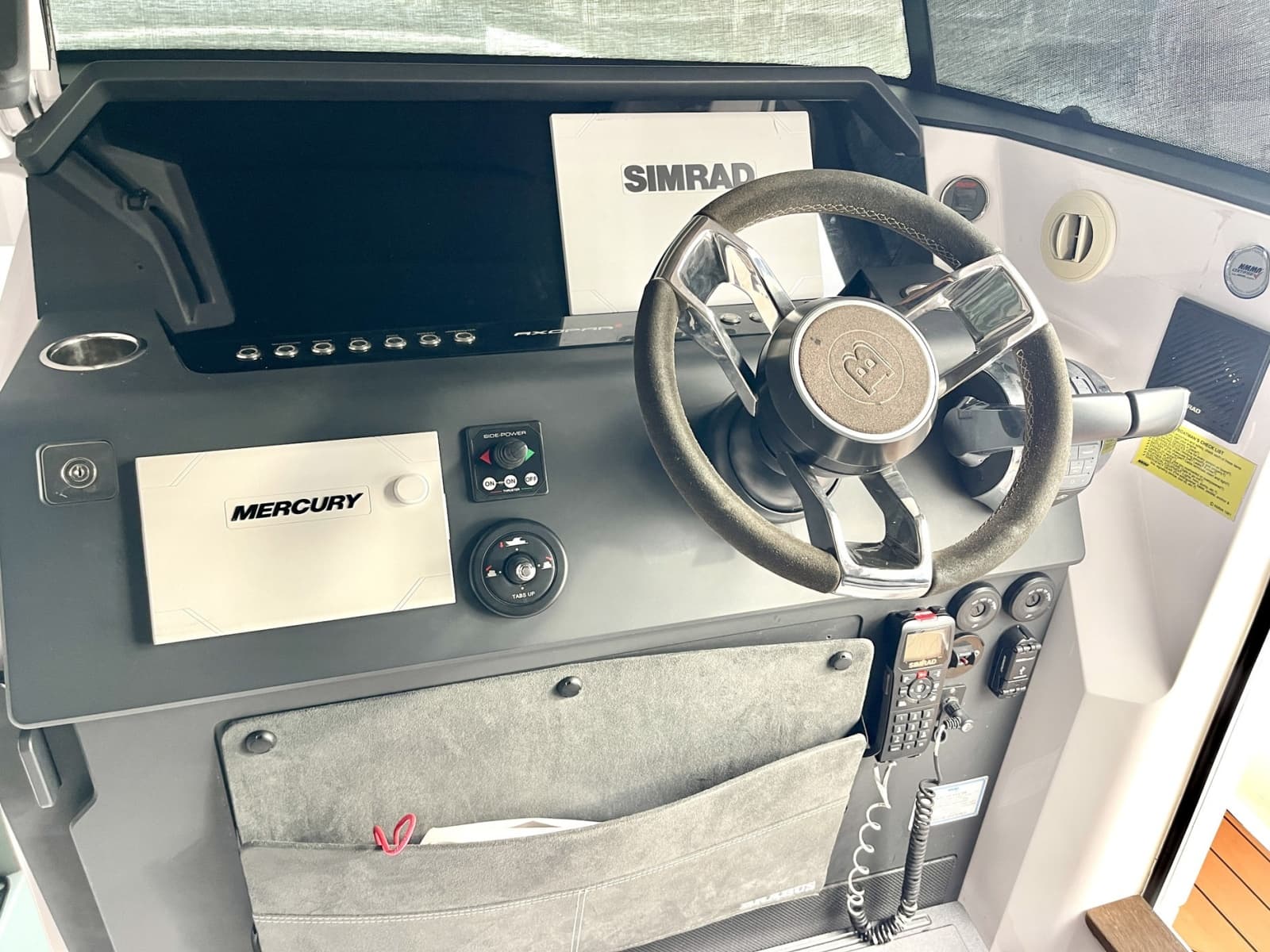 2021 Axopar 37 XC Cross Cabin
