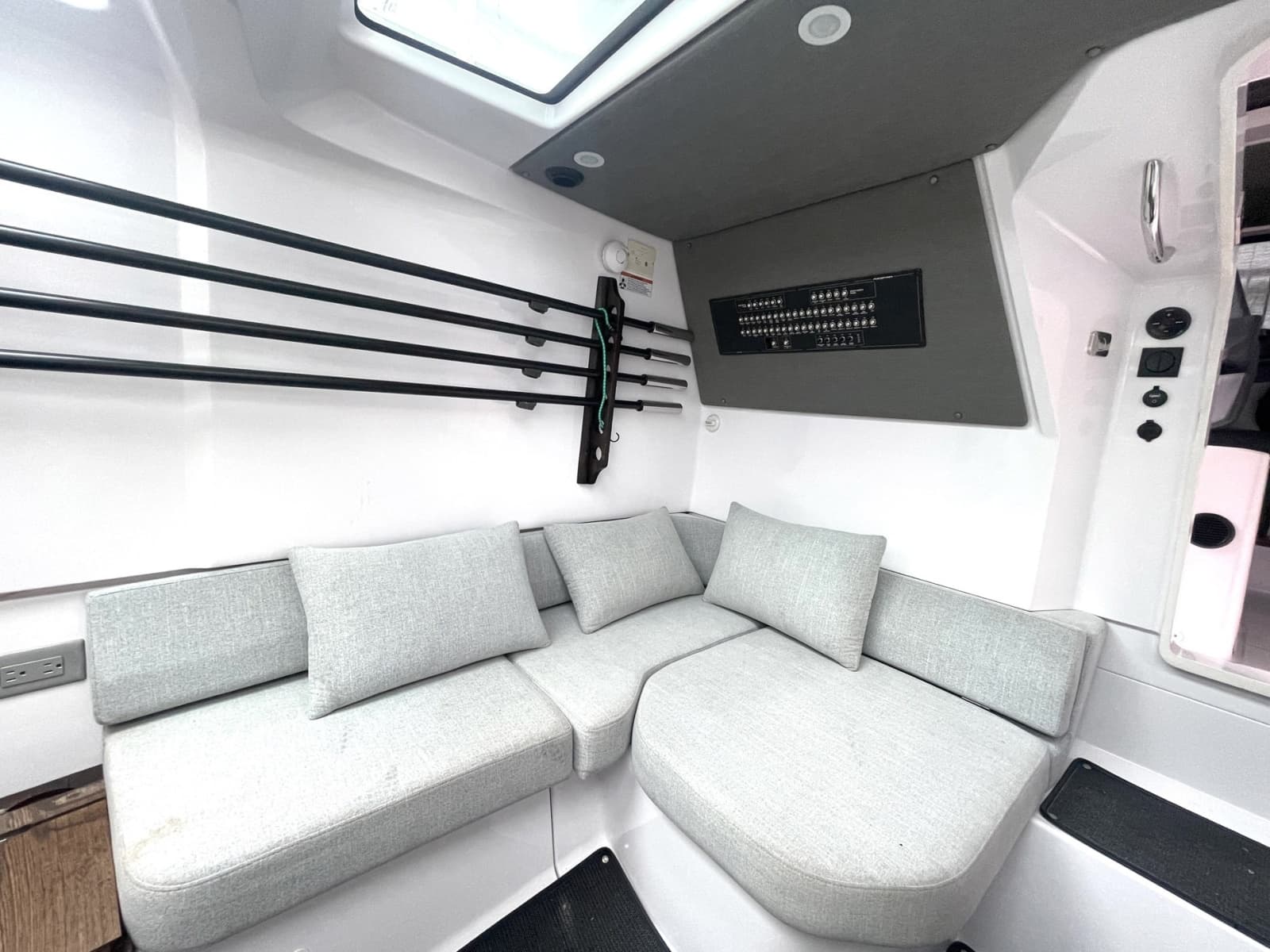 2021 Axopar 37 XC Cross Cabin